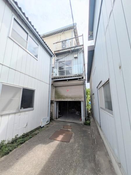 朝霞市大字上内間木売倉庫