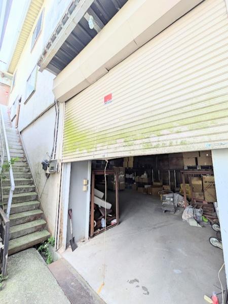 朝霞市大字上内間木売倉庫
