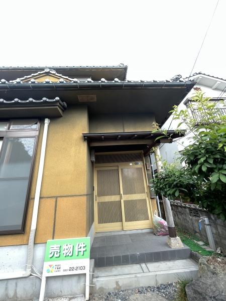 鳥取市面影1丁目の中古一戸建て(玄関)