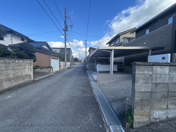 西伯郡伯耆町大殿の中古一戸建て(前面道路含む現地写真)