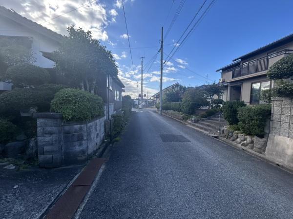 西伯郡伯耆町大殿の中古一戸建て(前面道路含む現地写真)