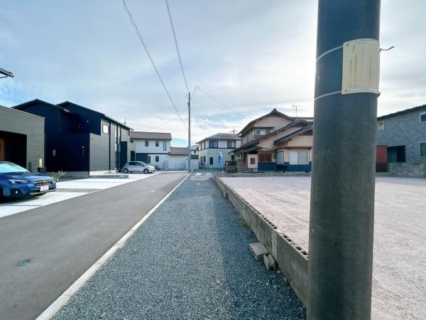 米子市旗ヶ崎9丁目の中古一戸建て(前面道路含む現地写真)