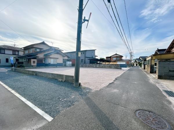 米子市旗ヶ崎9丁目の中古一戸建て(前面道路含む現地写真)