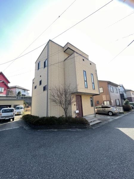 湖山町北6丁目3階建戸建住宅