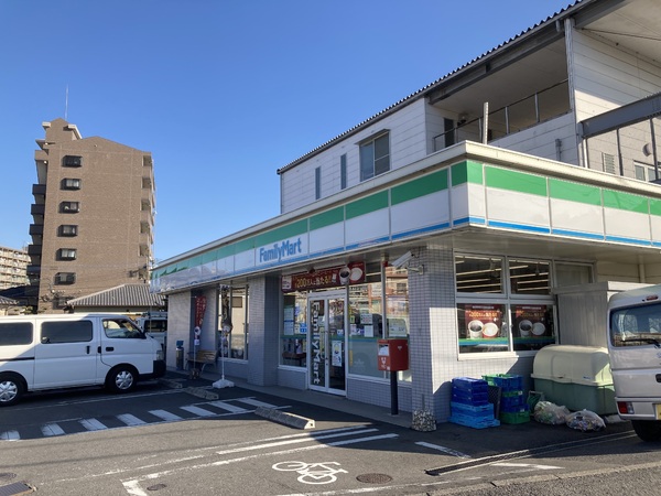 ドゥペール山の手台弐番館(ファミリーマート大分椎迫店)