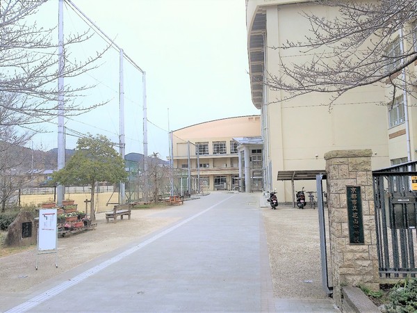 京都市山科区西野楳本町の新築一戸建(京都市立花山中学校)