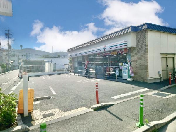 京都市右京区嵯峨伊勢ノ上町の土地(セブンイレブン鹿王院駅前店)