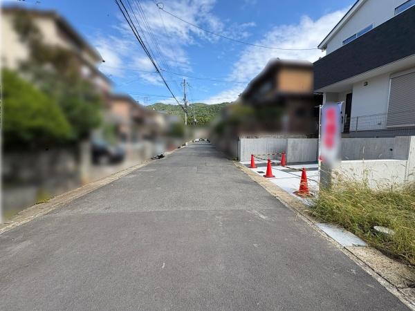 京都市伏見区日野岡西町の新築一戸建(前面道路含む現地写真)