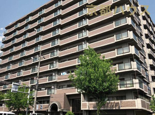 ファミール西院