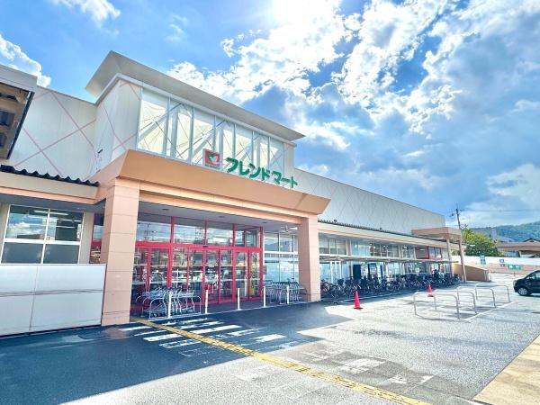 パラドール四条梅津(フレンドマート梅津店)