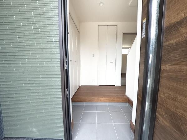 長浜市口分田町新築建売5-1(玄関)