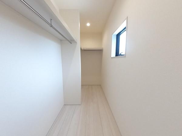 長浜市口分田町新築建売5-2(収納)