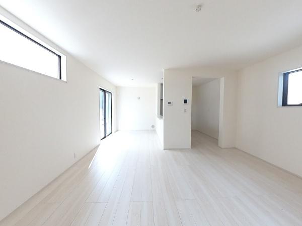 長浜市口分田町新築建売5-2(リビング)