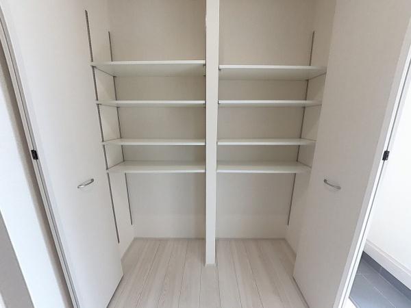 長浜市口分田町新築建売5-2(収納)