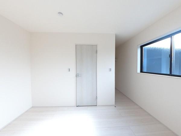 長浜市口分田町新築建売5-2(洋室)