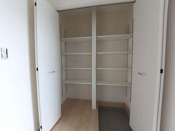 長浜市口分田町新築建売5-4(収納)