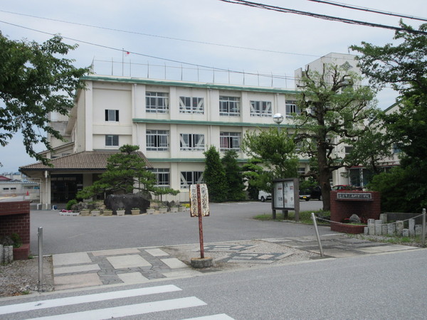 長浜市南小足町9-1号棟(長浜市立南郷里小学校)