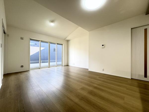 ライフベース　富里市　七栄　全７区画　２号棟