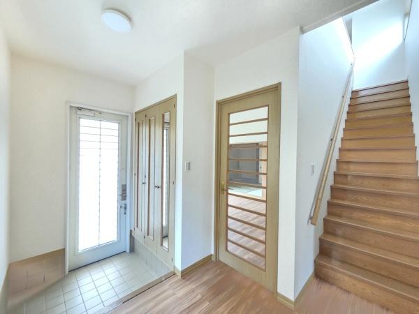 佐倉市白銀2丁目の中古一戸建て(玄関)