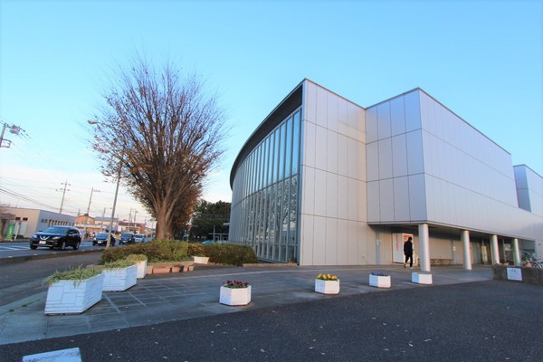 富里市立沢新田の中古一戸建て(富里市立図書館)
