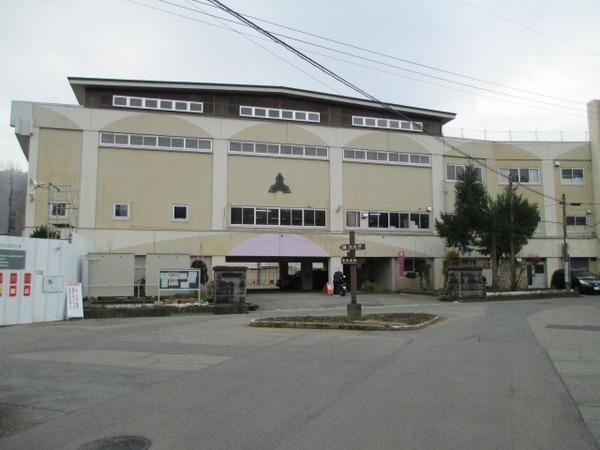 上山市新町１丁目(上山市立上山小学校)