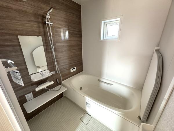 米沢市中田町の新築一戸建(バス)