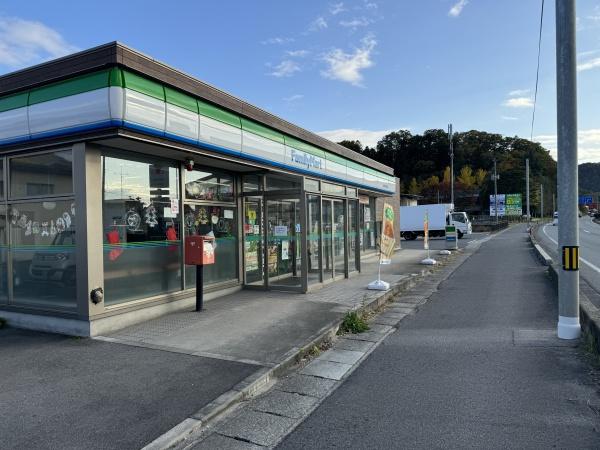 山形市鈴川町二丁目　2号棟(ファミリーマート山形沼の辺町店)