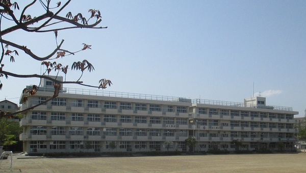 仙台市泉区長命ケ丘3丁目の新築一戸建(仙台市立長命ケ丘小学校)
