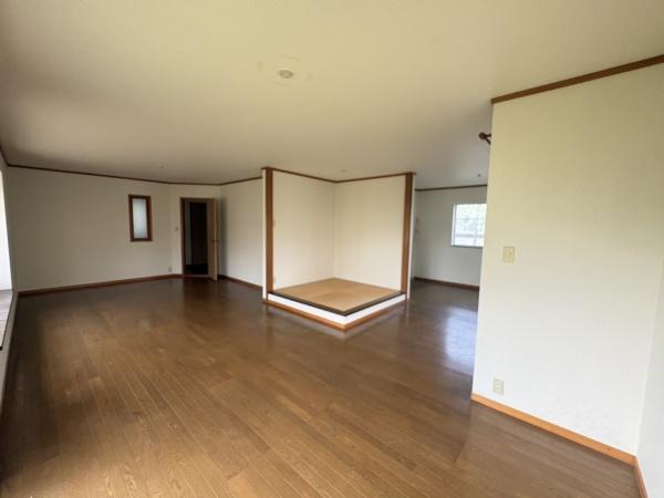 三田市あかしあ台２丁目の中古一戸建