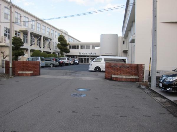大垣市世安町３丁目の土地(大垣市立南中学校)