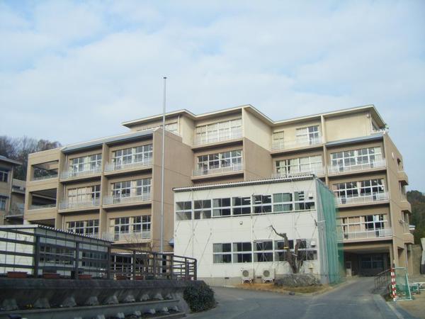 倉敷市亀山の土地(倉敷市立多津美中学校)