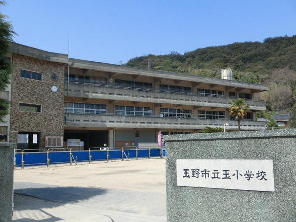 玉野市築港4丁目の土地(玉野市立宇野中学校)