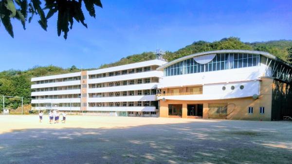 玉野市長尾の中古一戸建て(玉野市立玉中学校)