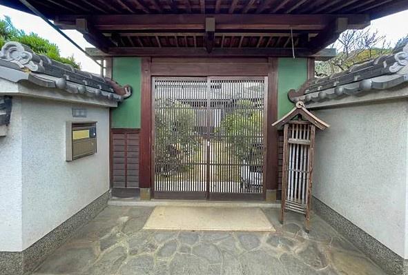 倉敷市玉島上成の中古一戸建て(玄関)