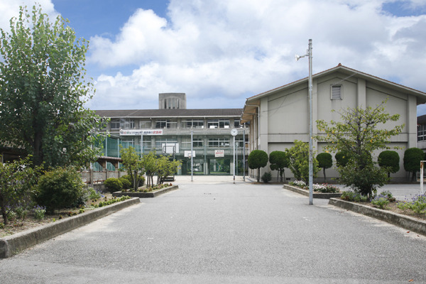 倉敷市中畝2丁目の土地(倉敷市立福田南中学校)