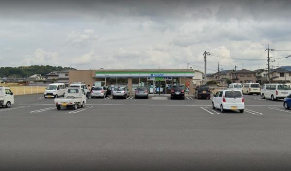 テラシエ岡山市中区四御神1期 1号棟(ファミリーマート岡山雄町店)