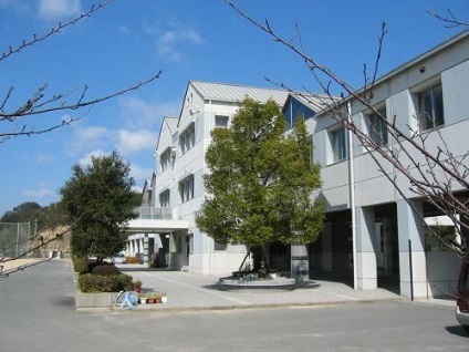 玉野市明神町の中古一戸建て(玉野市立日比中学校)