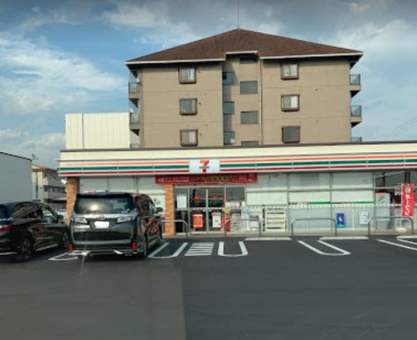 テラシエ岡山市南区築港ひかり町1期(セブンイレブン岡山築港栄町店)