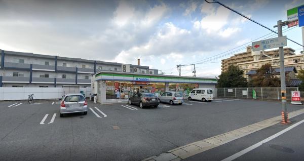 エメラルドマンション豊成(ファミリーマート岡山豊成店)