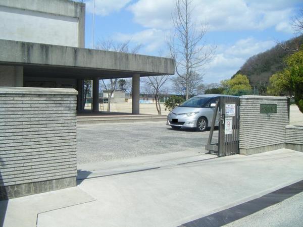 玉野市八浜町大崎の中古一戸建て(玉野市立八浜中学校)