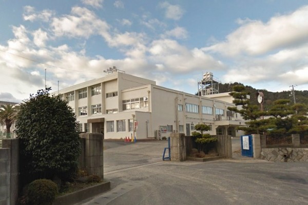 リーブルガーデン浅口鴨方町六条院中第２　２号棟(浅口市立鴨方中学校)