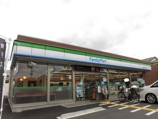 【17日(土)・18日(日)見学可】メイツ草加(ファミリーマート草加旭町二丁目店)