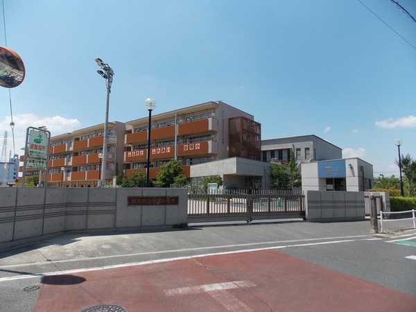 草加市谷塚町の中古一戸建て(草加市立谷塚小学校)