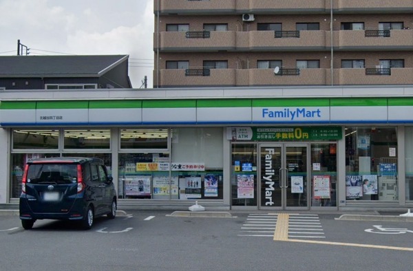 シャルム北越谷B棟(ファミリーマート北越谷四丁目店)