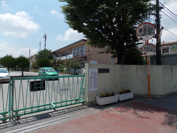 草加市新里町の中古一戸建て(草加市立新里小学校)