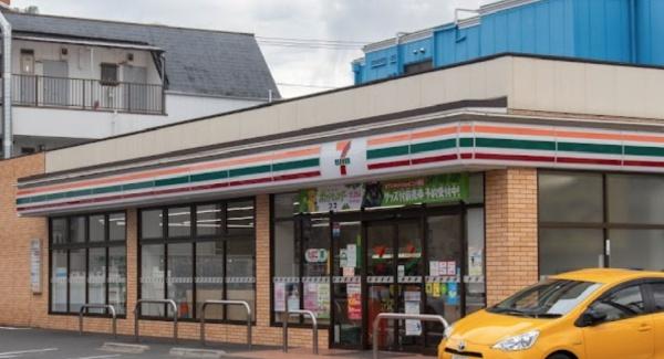 グローリア初穂綾瀬(セブンイレブン足立花保南店)