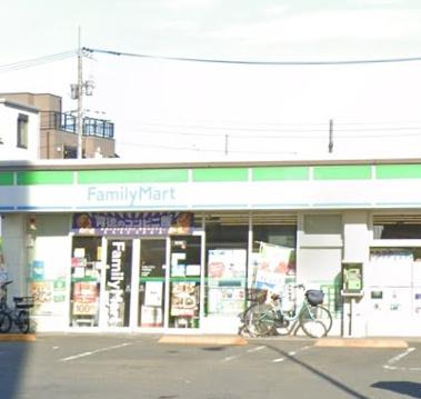グローリア初穂綾瀬(ファミリーマート六町駅前店)
