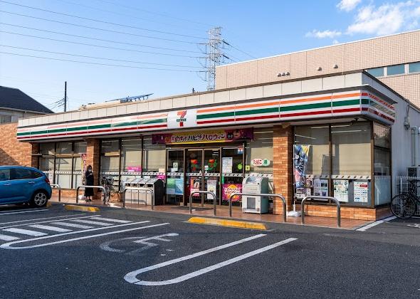 グローリア初穂綾瀬(セブンイレブン足立六町1丁目店)