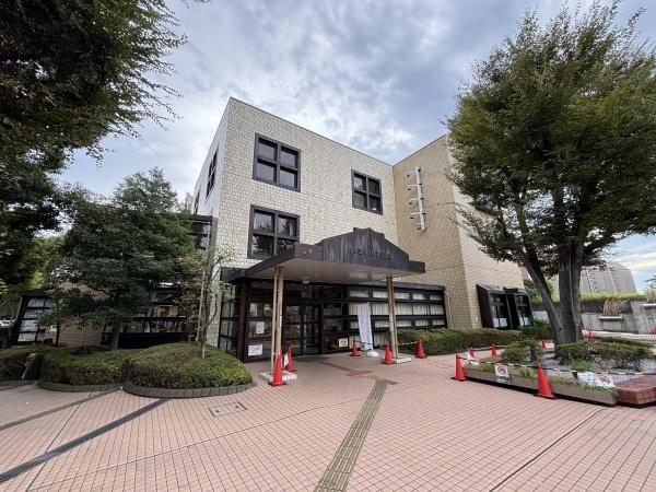高島平第一住宅(板橋区立高島平図書館)