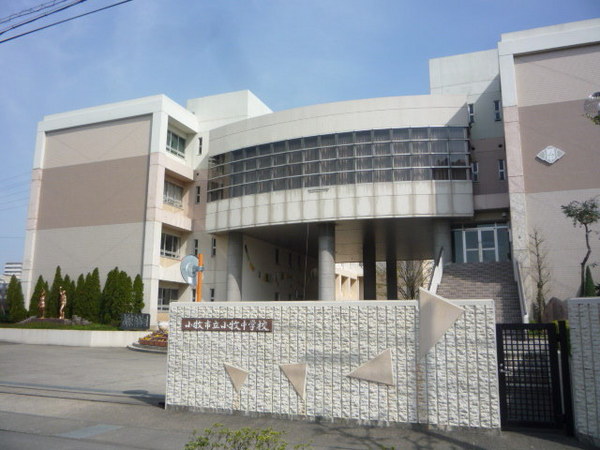 小牧市小牧4丁目の土地(小牧市立小牧中学校)